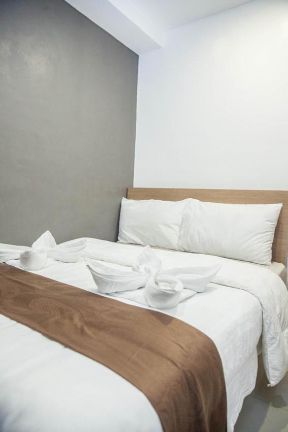 Melbourne Suites Makati City Extérieur photo