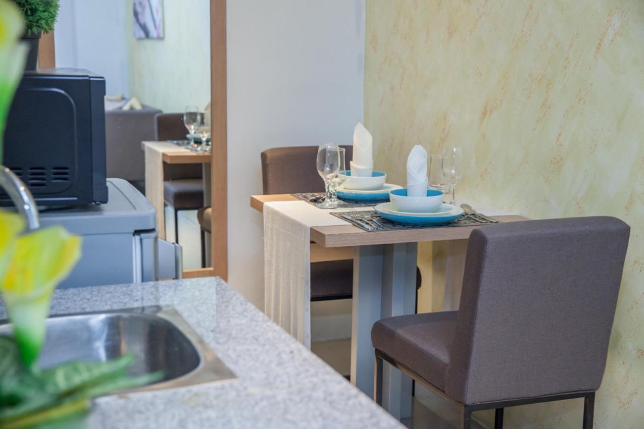 Melbourne Suites Makati City Extérieur photo