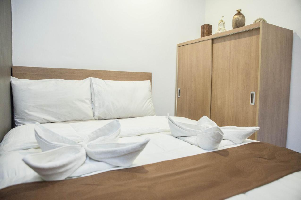 Melbourne Suites Makati City Extérieur photo