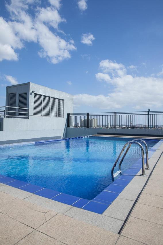 Melbourne Suites Makati City Extérieur photo
