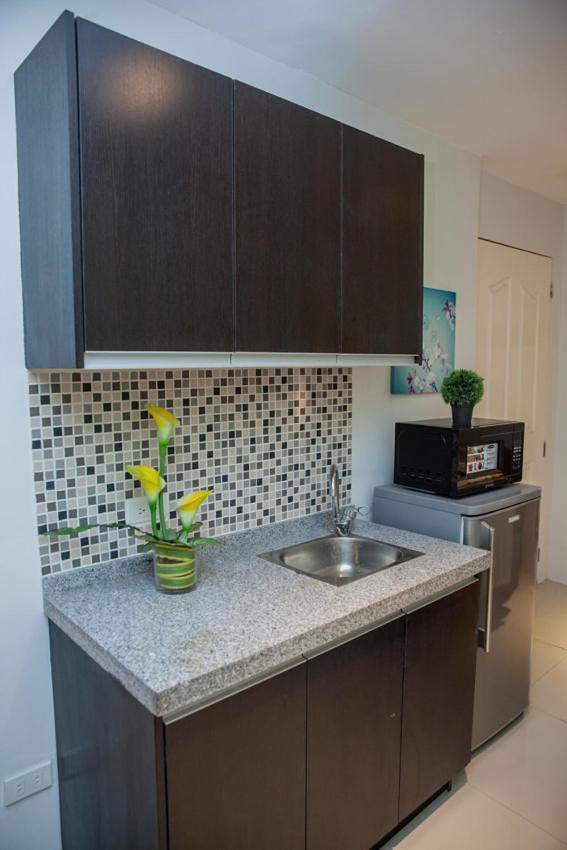 Melbourne Suites Makati City Extérieur photo
