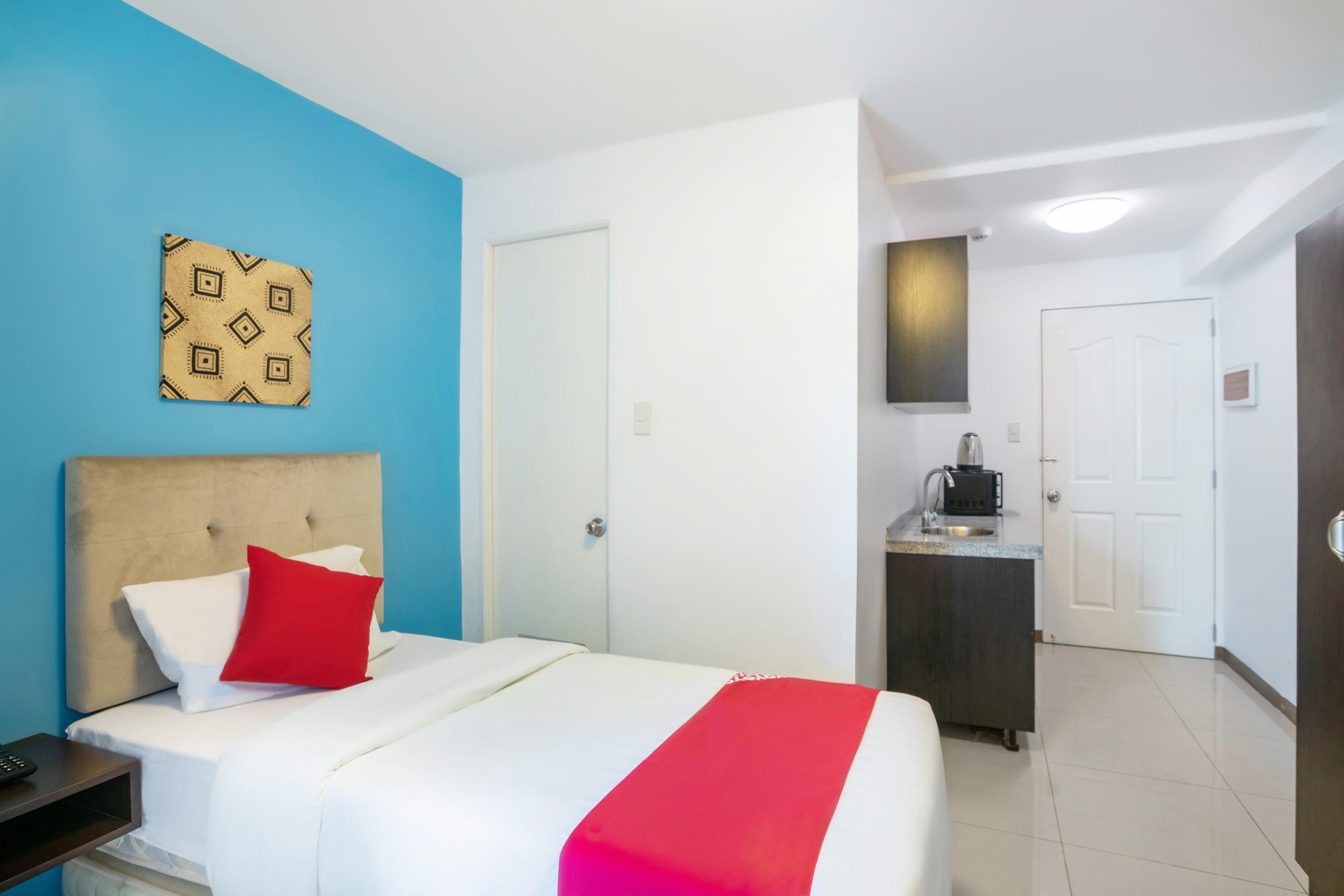 Melbourne Suites Makati City Extérieur photo