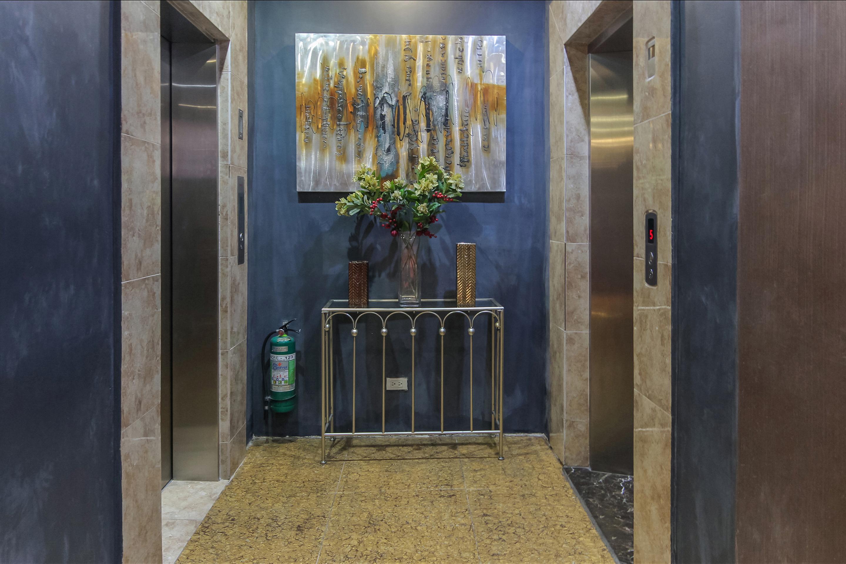 Melbourne Suites Makati City Extérieur photo